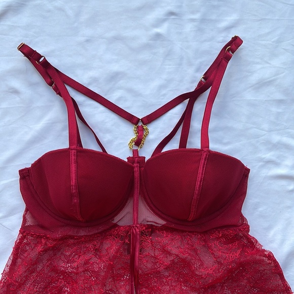 Victoria’s Secret Red Lace Long Teddy Front Slit 36C With Golden Chain Detail - Picture 5 of 11